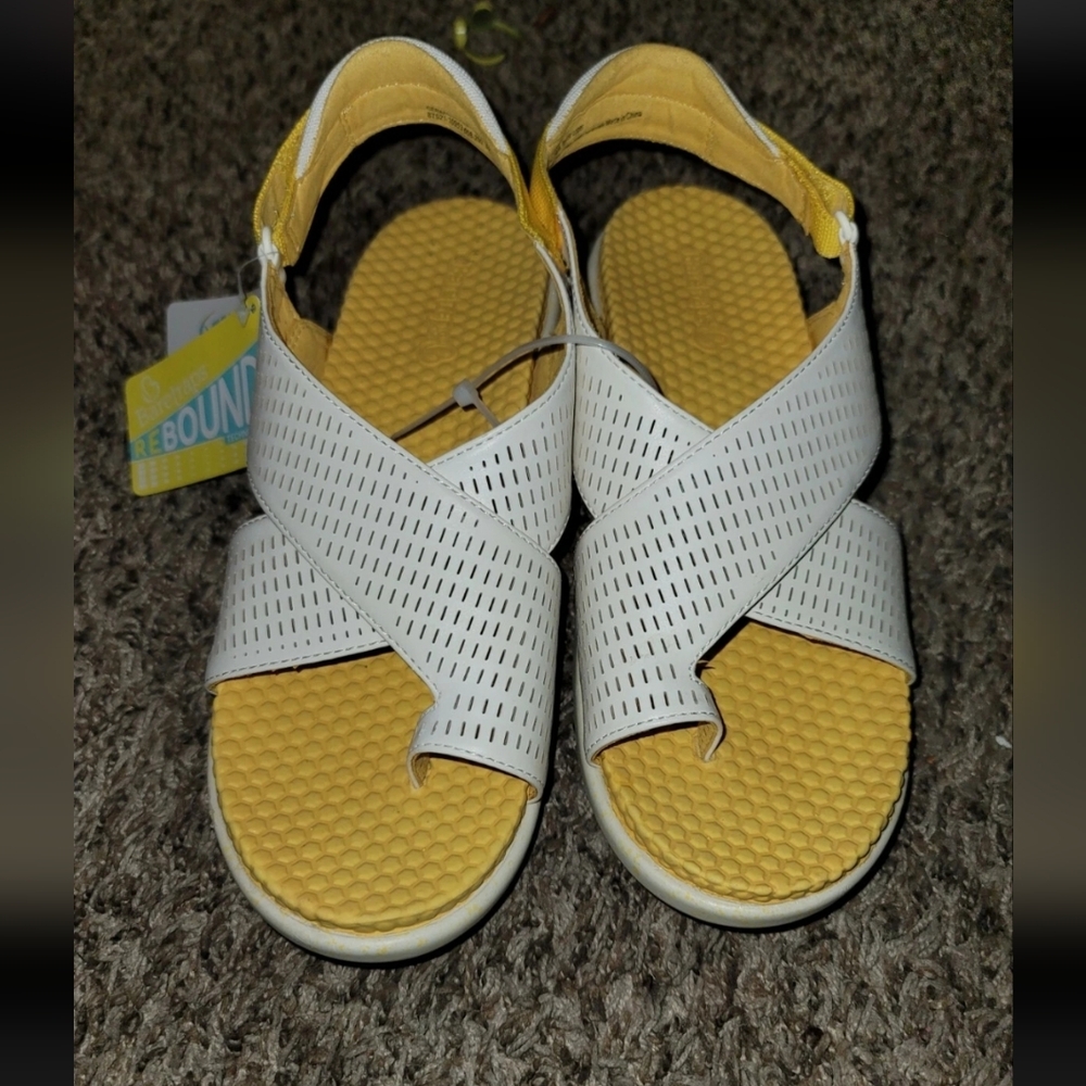 Baretraps Yellow and White Sandals Womens 9m New Comfort